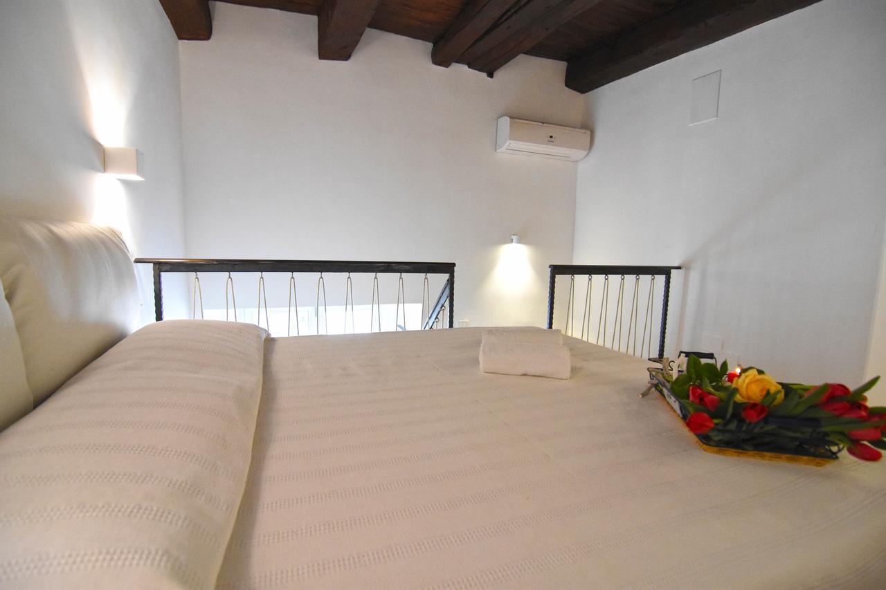 Corte Capomazza Appartamenti Naples Luaran gambar