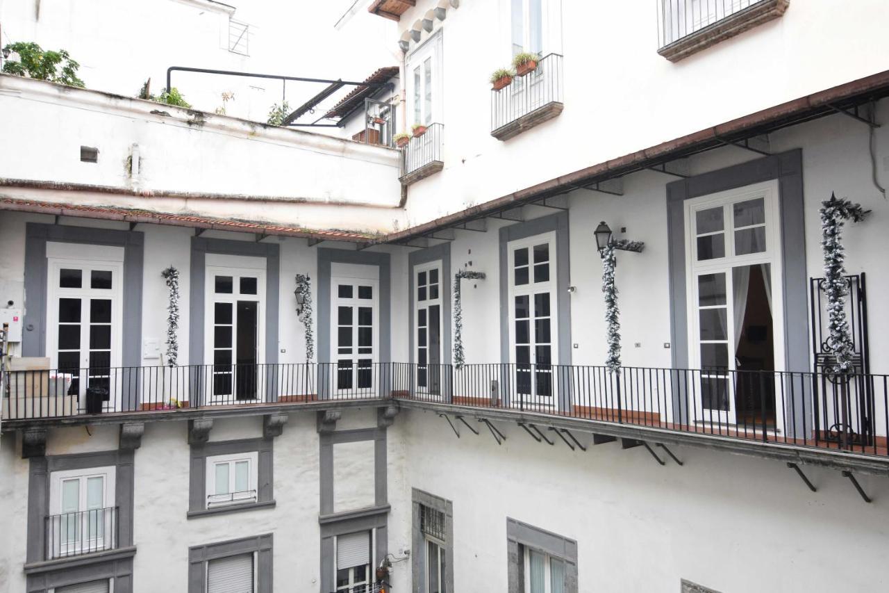 Corte Capomazza Appartamenti Naples Luaran gambar