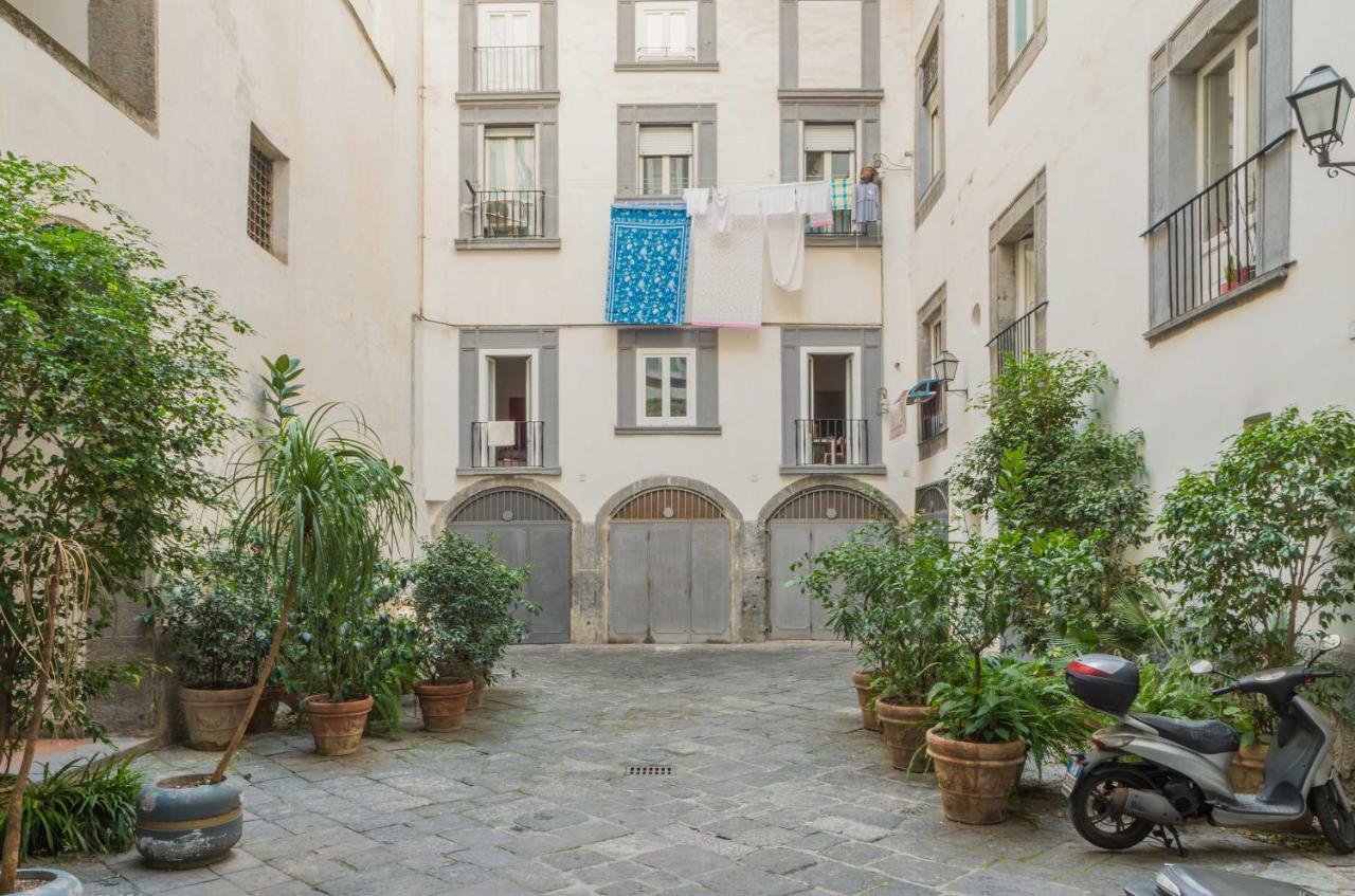 Corte Capomazza Appartamenti Naples Luaran gambar