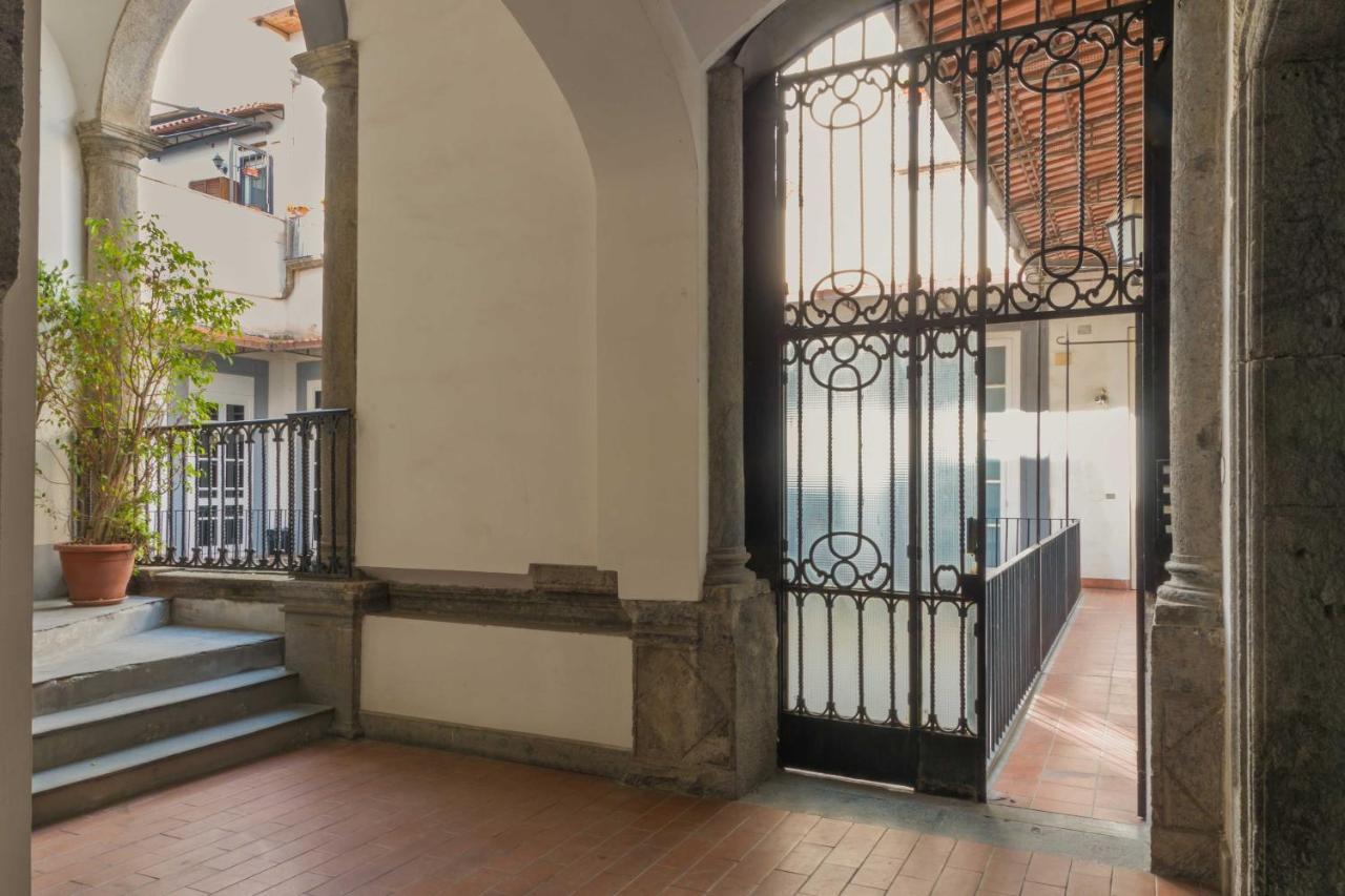 Corte Capomazza Appartamenti Naples Luaran gambar